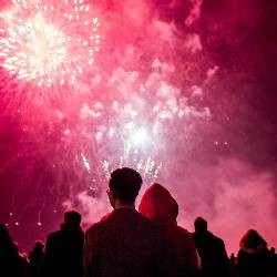 fireworks-2583454_1280-768x1024.jpg